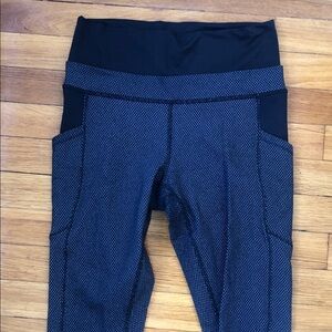 Lululemon Athletica black amazing thick soft diamond pattern leggings 6? Great